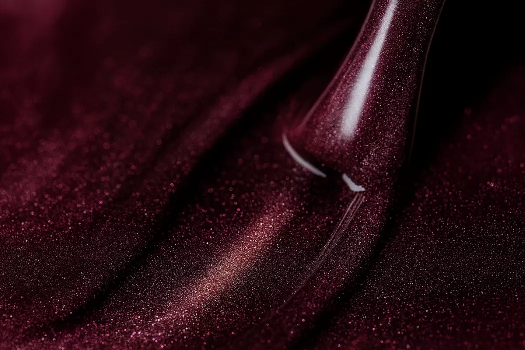 lakier_hybrydowy_gel_polish_CherryOnTop_426_1200x800_swatch_d2a5